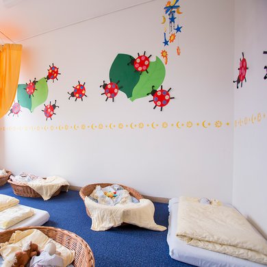 Schlafraum der Kindertagesstätte Haus für Kinder in Nördlingen